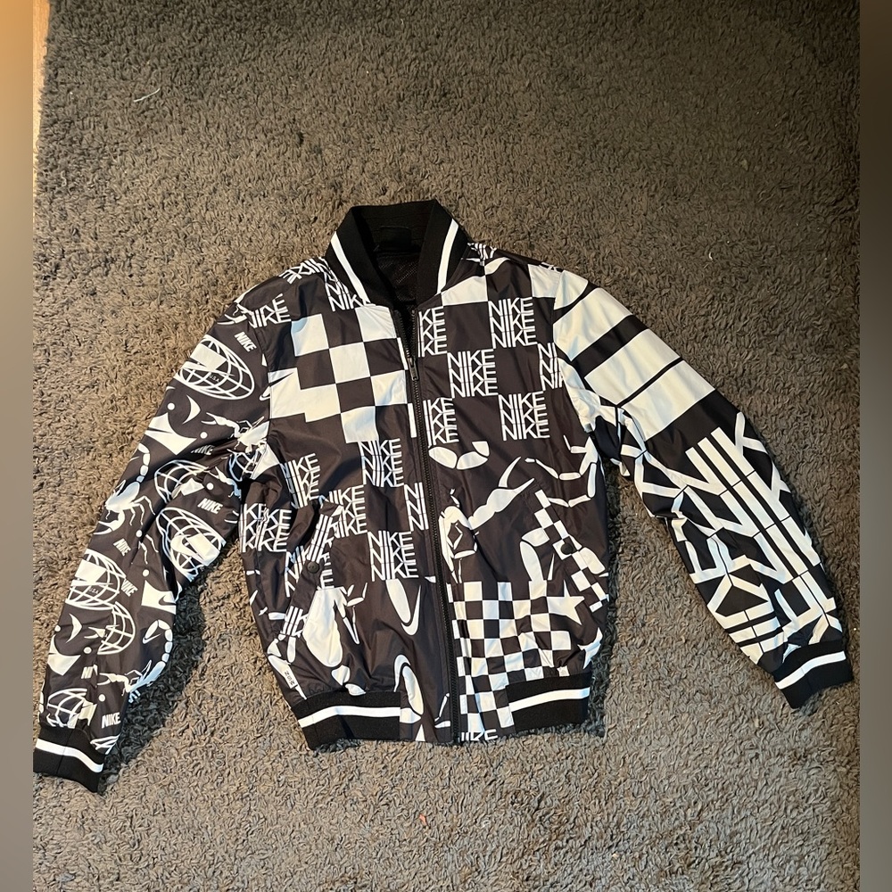 Nike sportswear printed jacket/windbreaker, XS